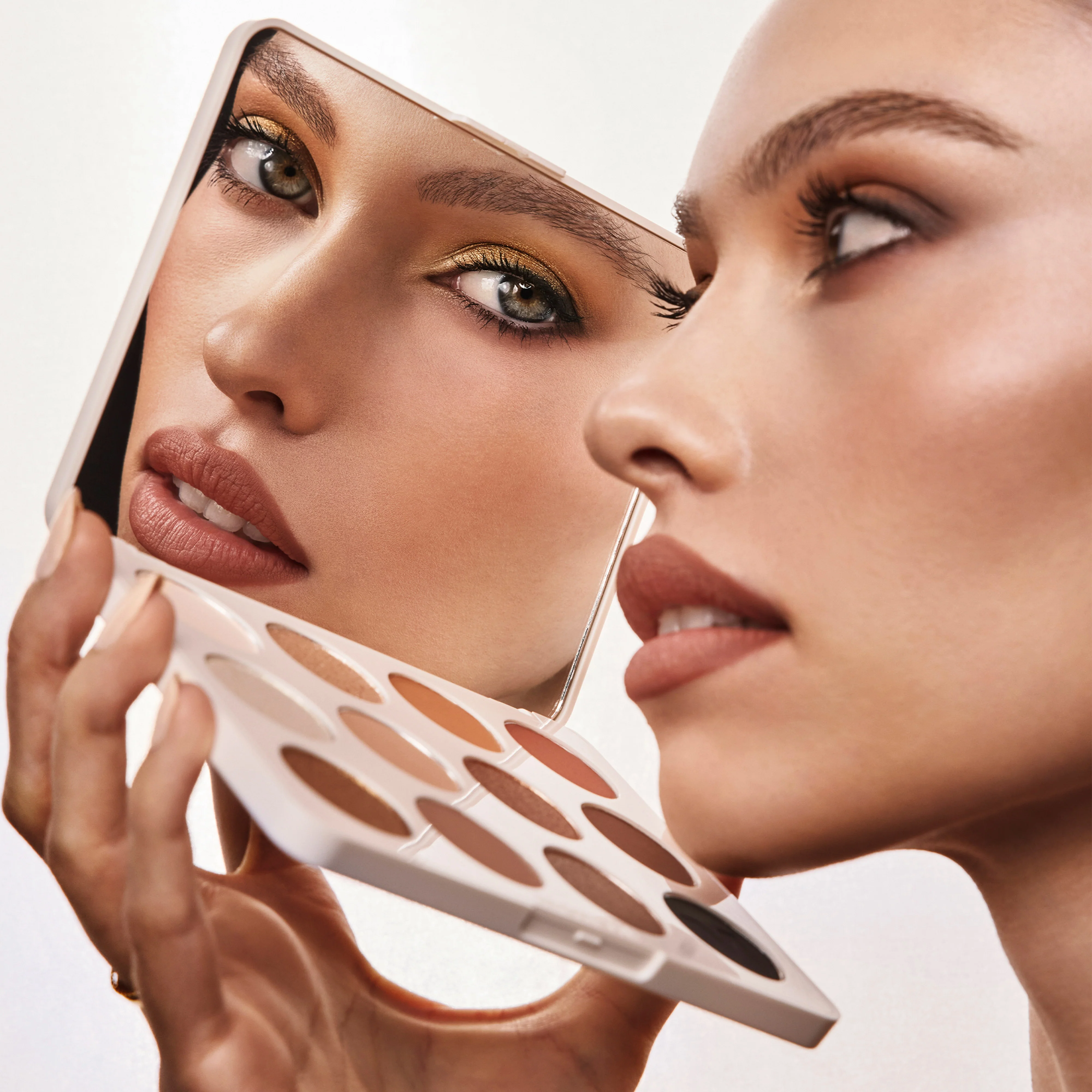 ChromaPlus 12-Pan Eyeshadow Palette - Image 28