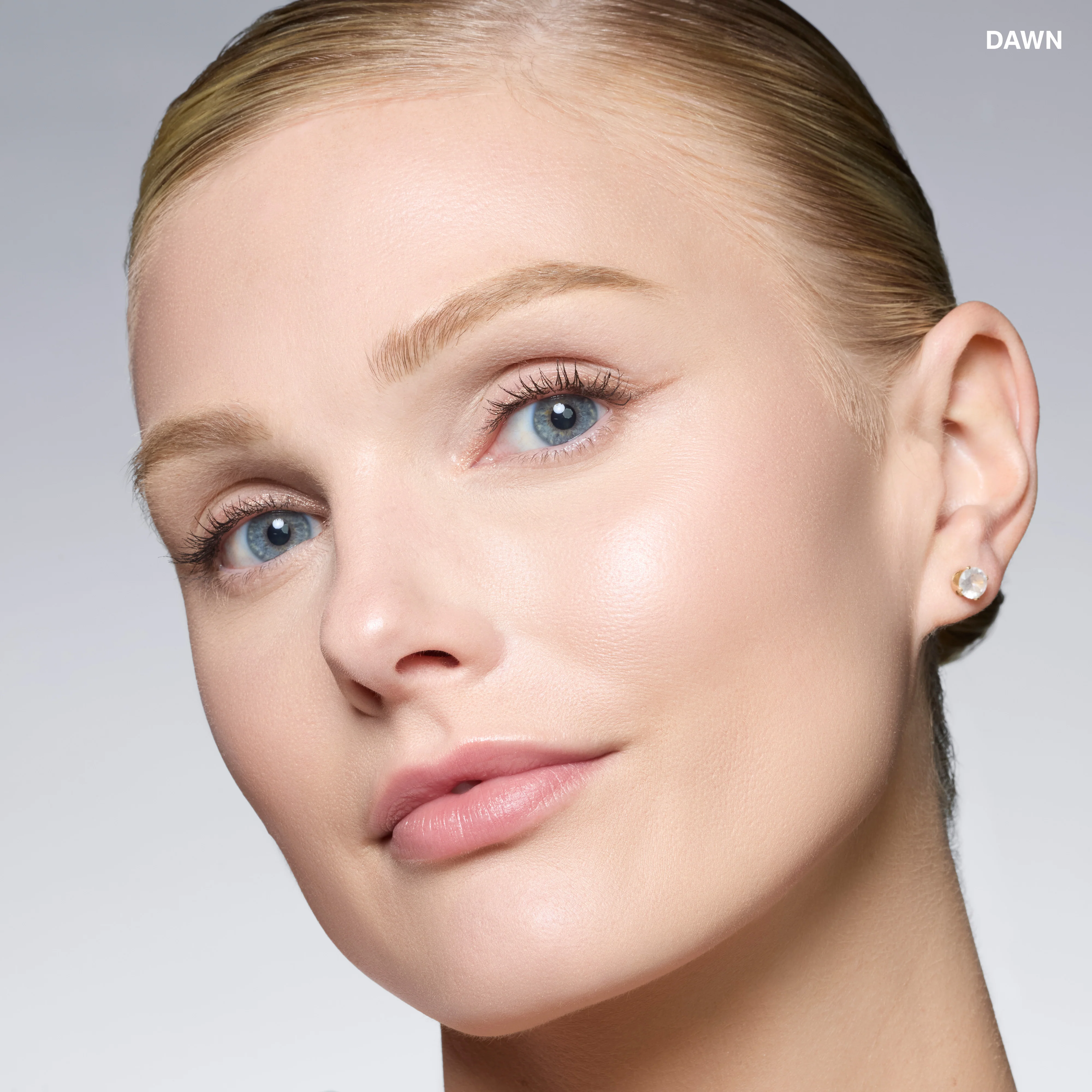 Cloudlight Soft Glow Veil Finishing Powder - Image 3