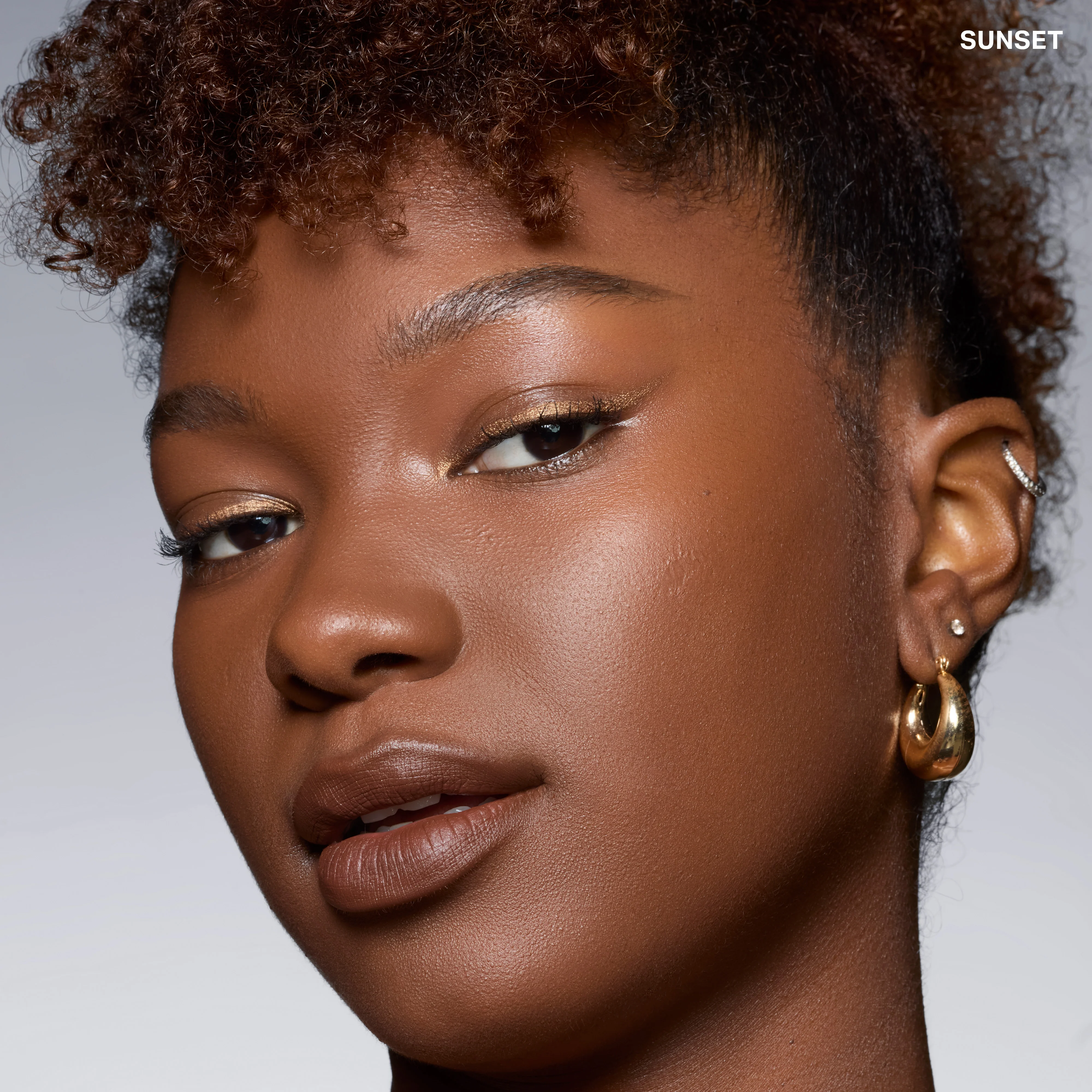 Cloudlight Soft Glow Veil Finishing Powder - Image 9
